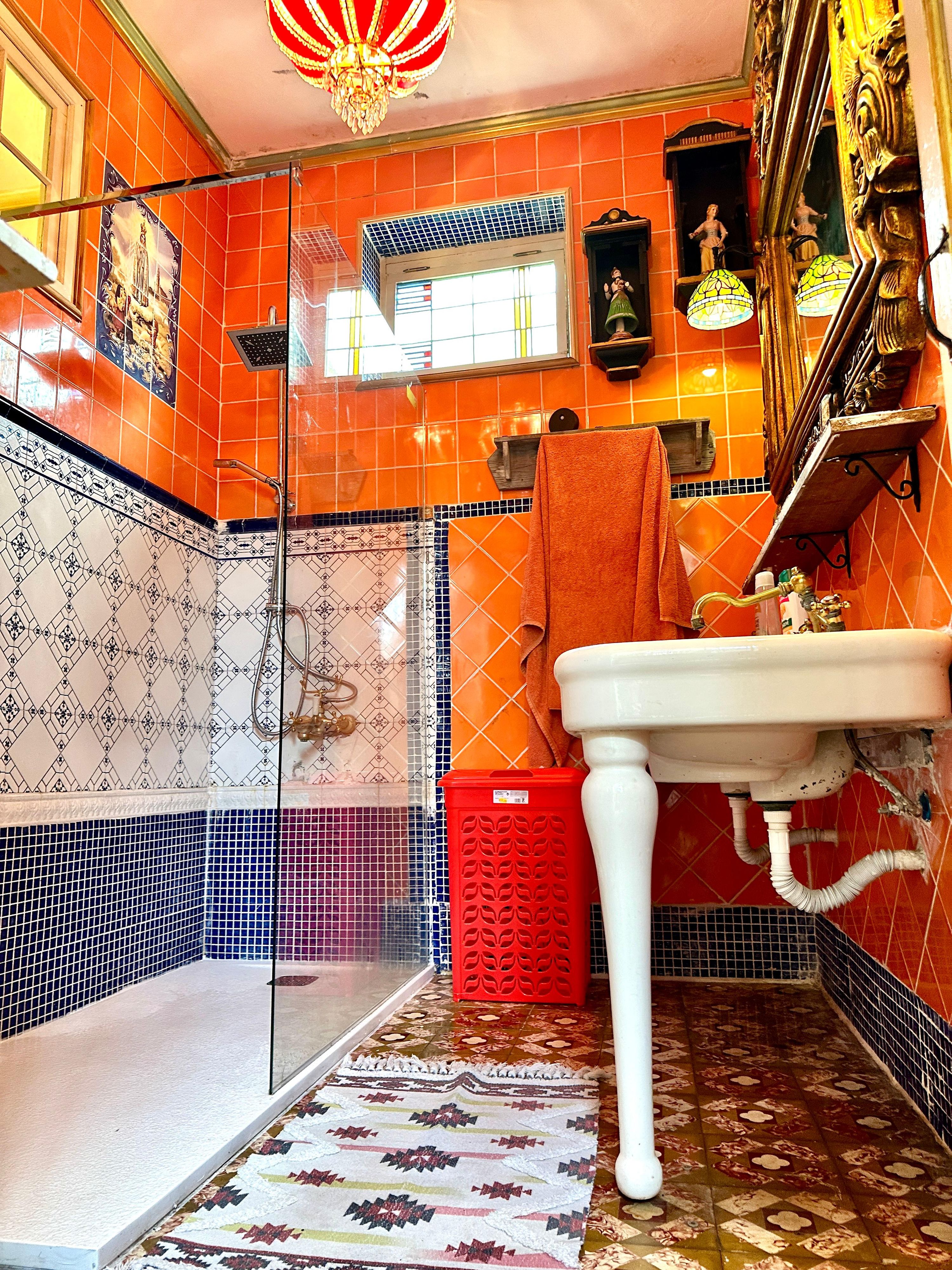  A Landmark Colonial Residence with Established Commercial Income — photo 2