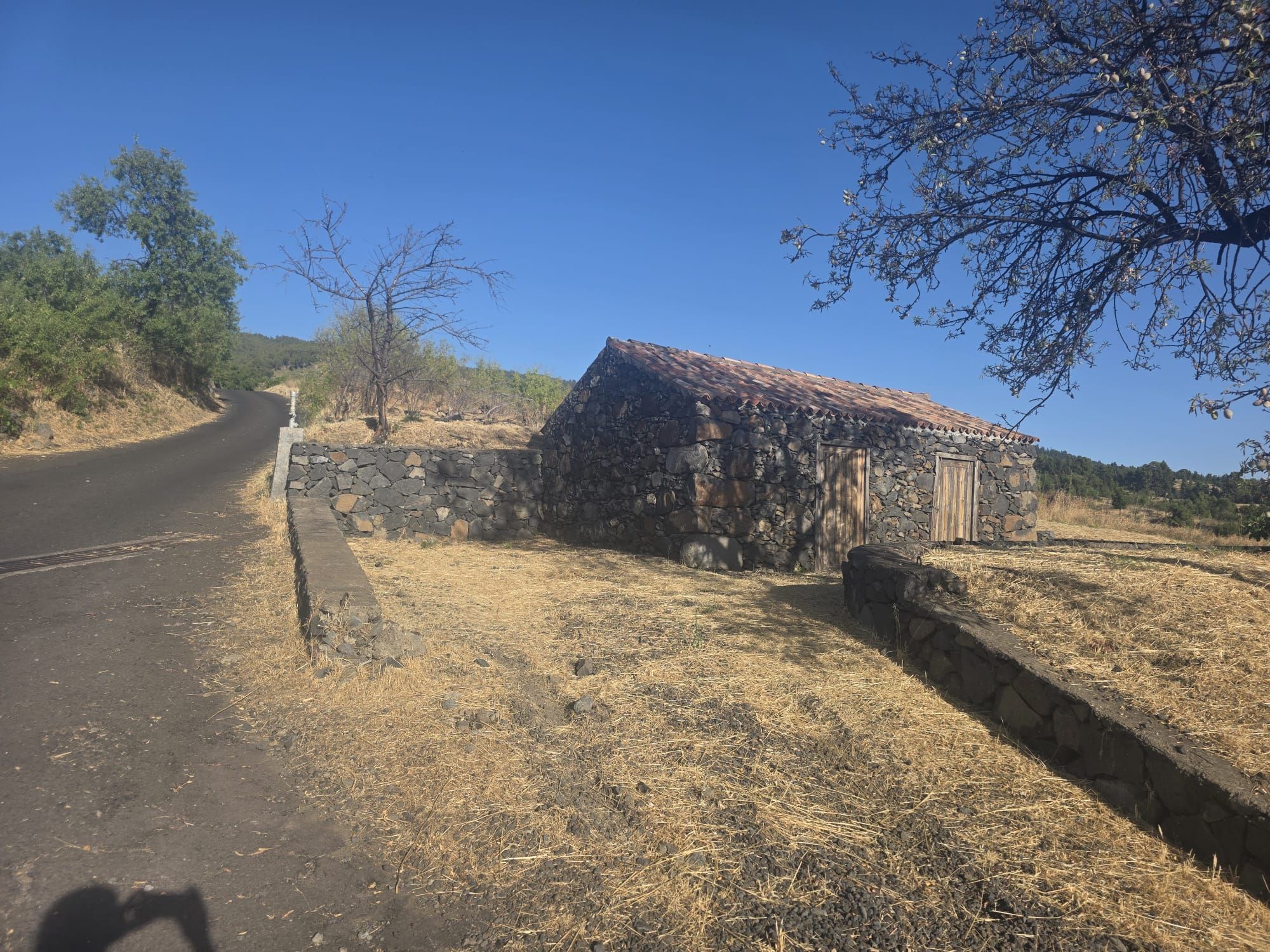 Rural Estate with Traditional Stone Building — photo 2