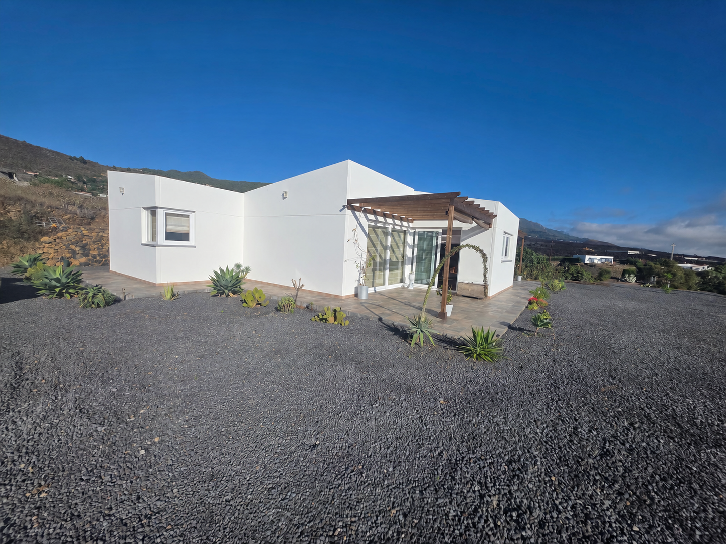 Contemporary Architectural Residence — photo 3