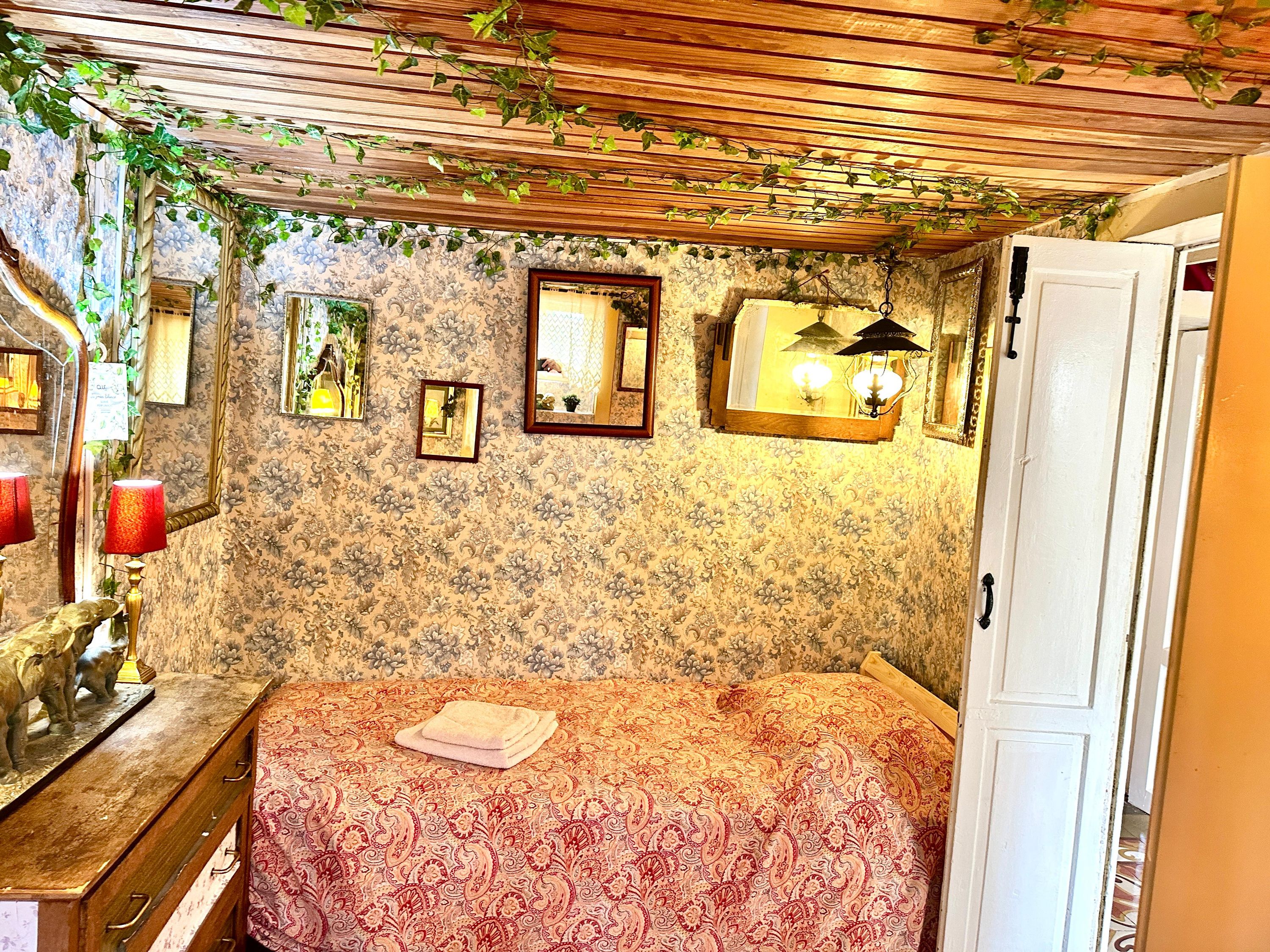  A Landmark Colonial Residence with Established Commercial Income — photo 25