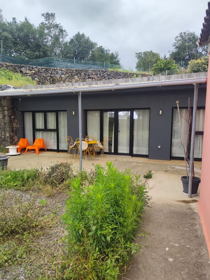 Arquitectura abierta y vida en la naturaleza en Montaña de Breña