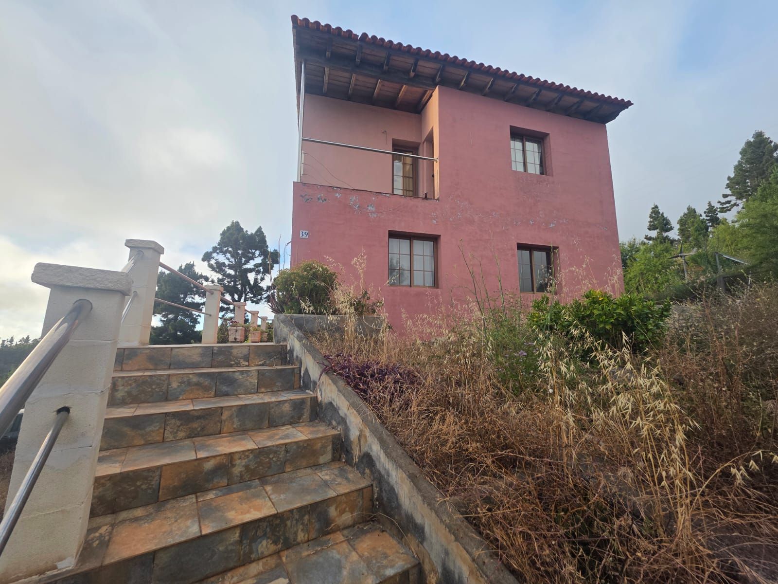 A Substantial Residence with Exceptional Potential — photo 4