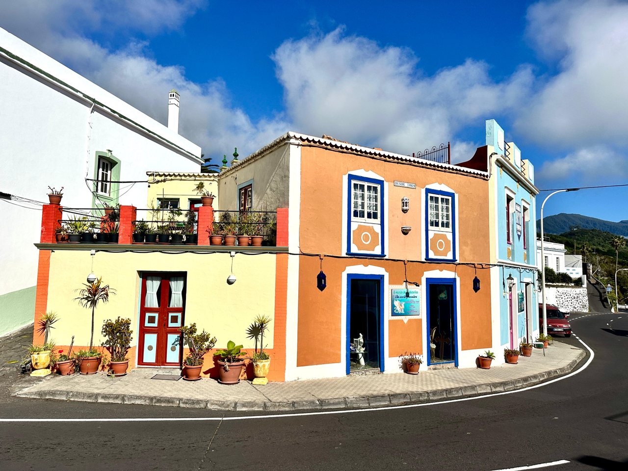  A Landmark Colonial Residence with Established Commercial Income