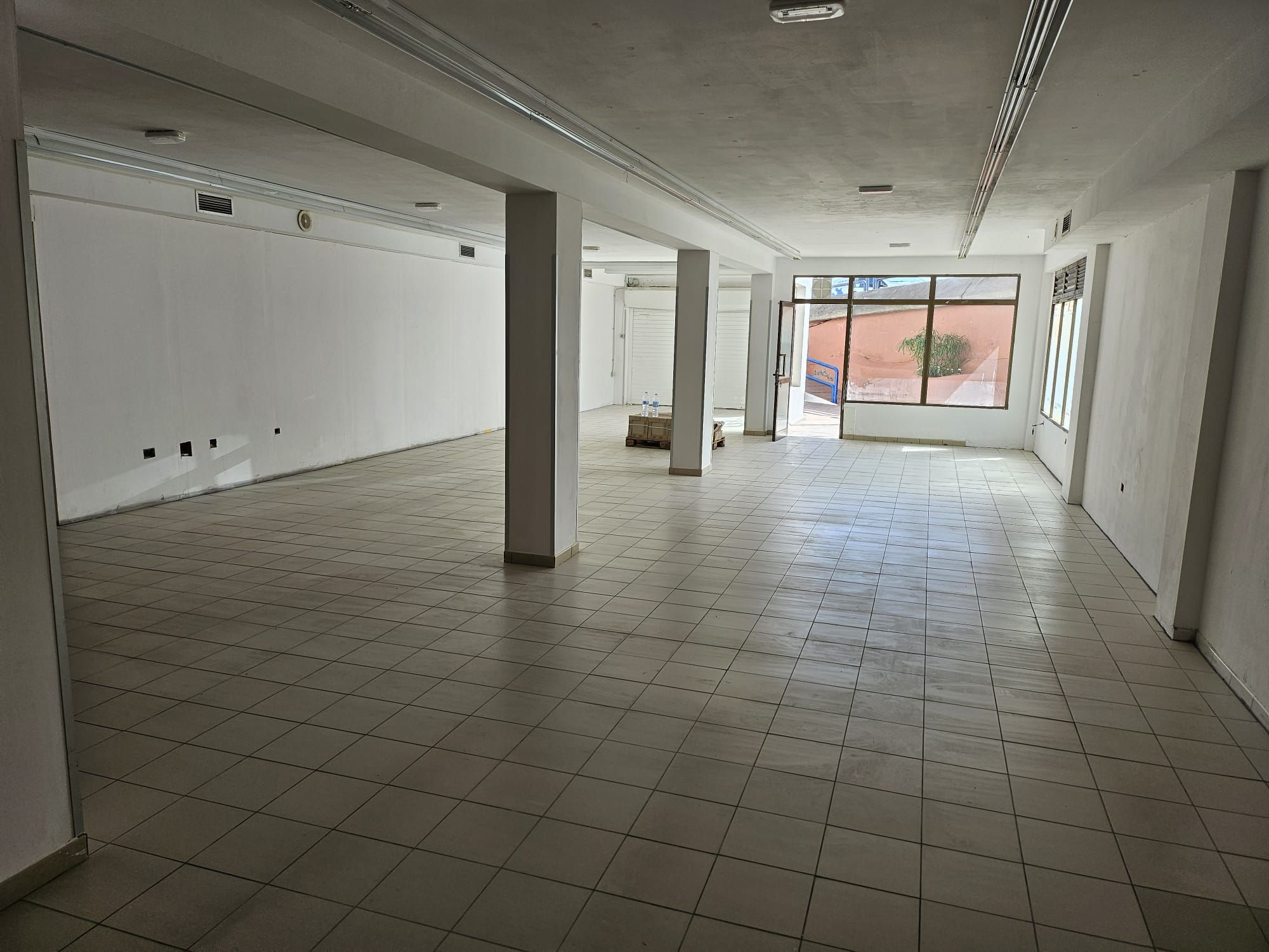 Local comercial en Los Cancajos con 215 m² y licencia de supermercado — photo 3