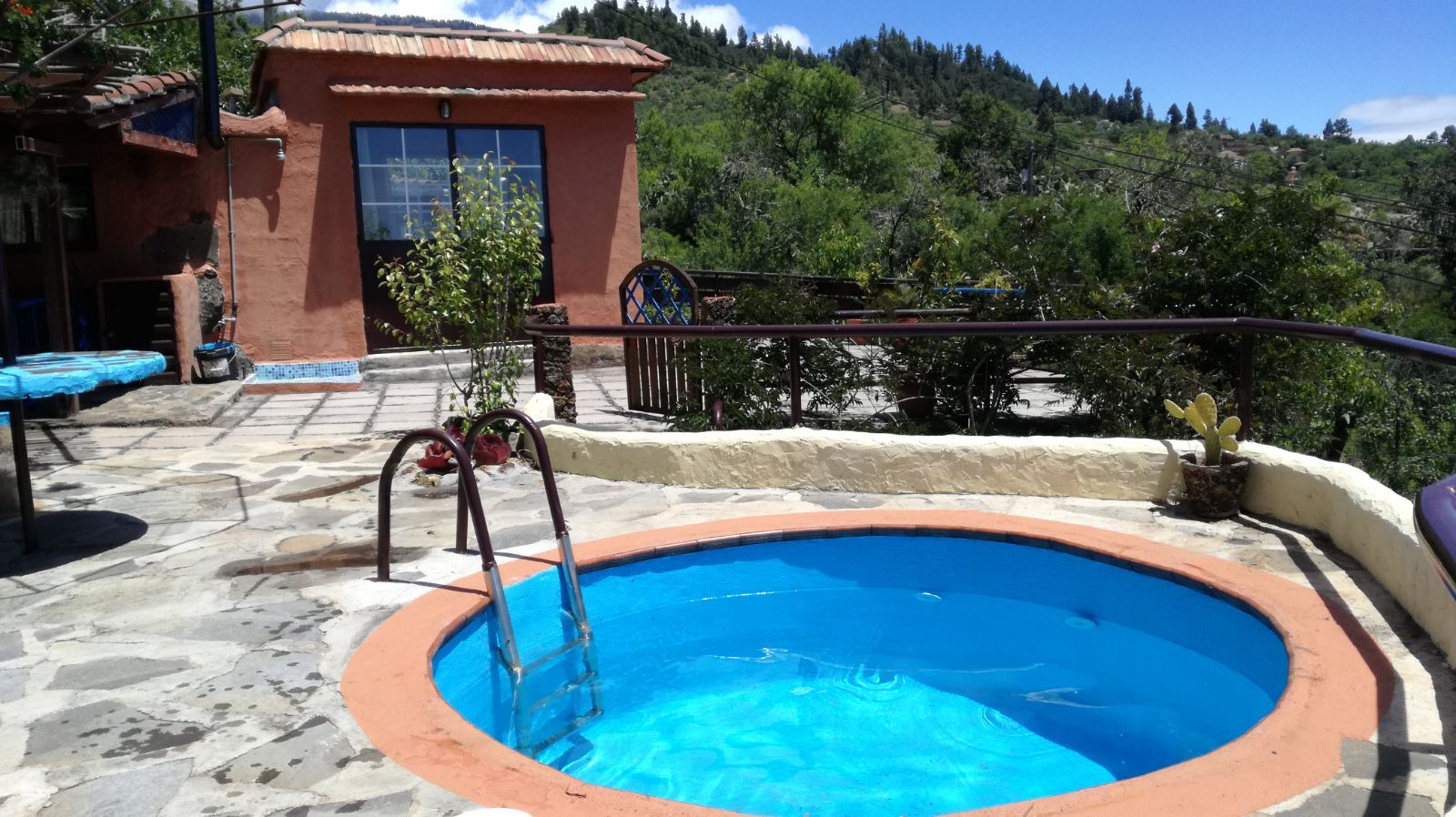 Canarian Property with Pool and Great Potential — photo 1