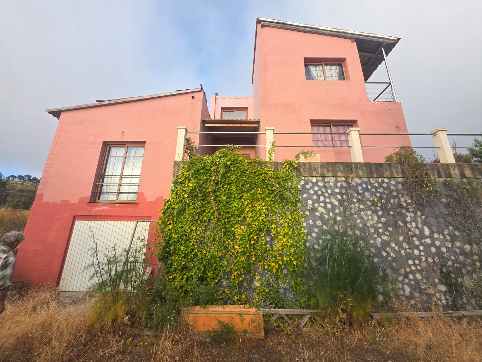 A Substantial Residence with Exceptional Potential — photo 3