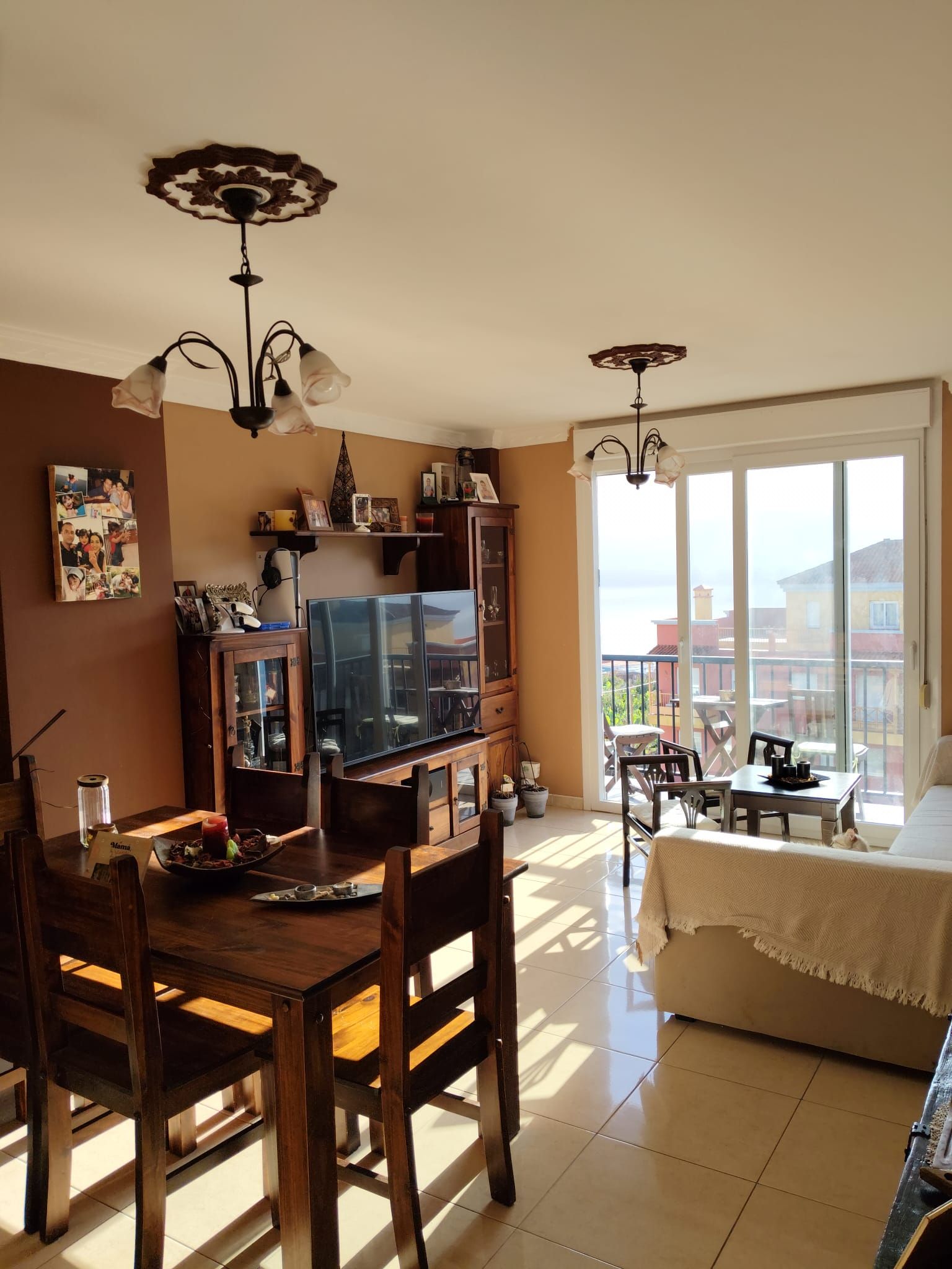 A Light-Filled Residence with Sea Views — photo 5