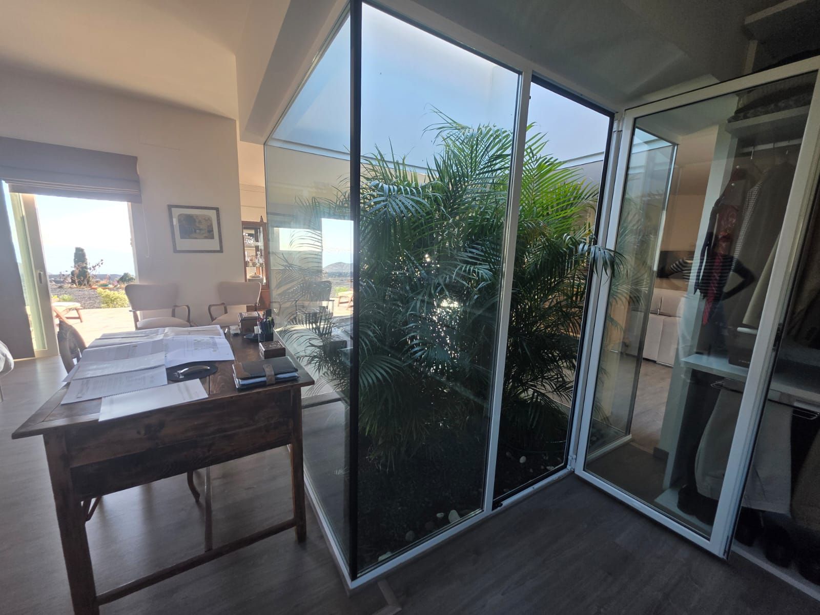 Contemporary Architectural Residence — photo 23