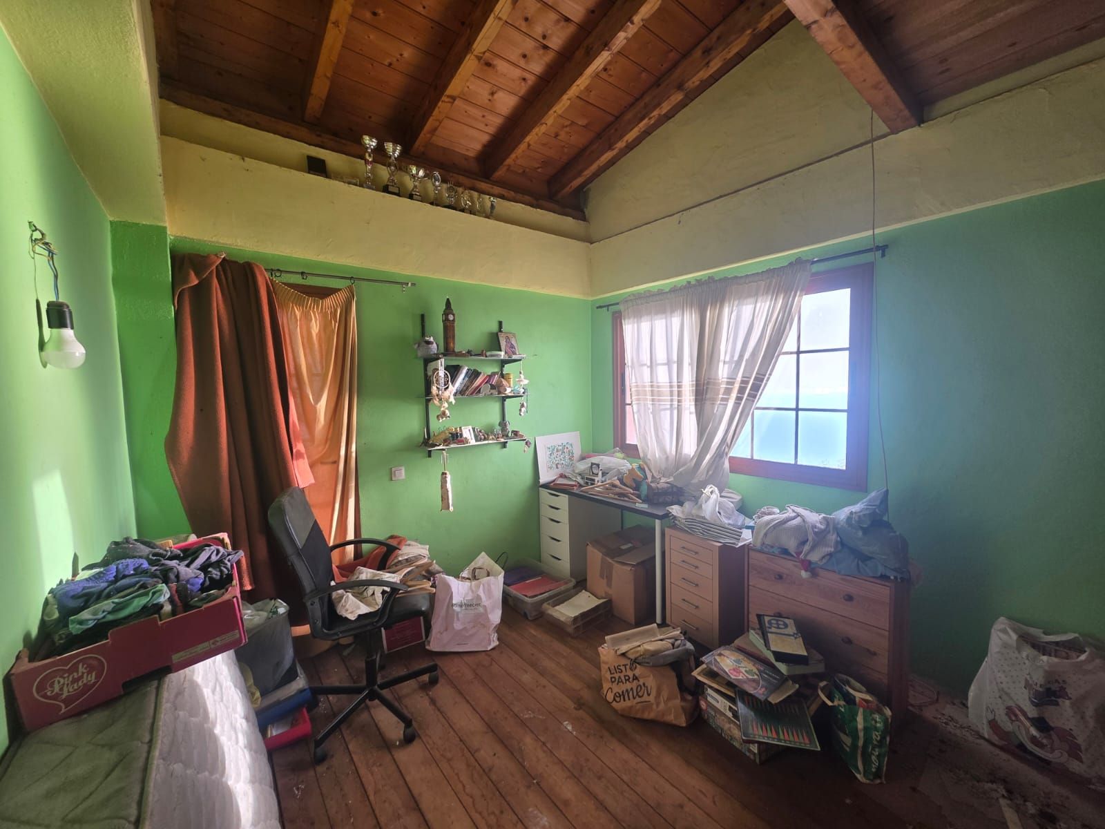 A Substantial Residence with Exceptional Potential — photo 25
