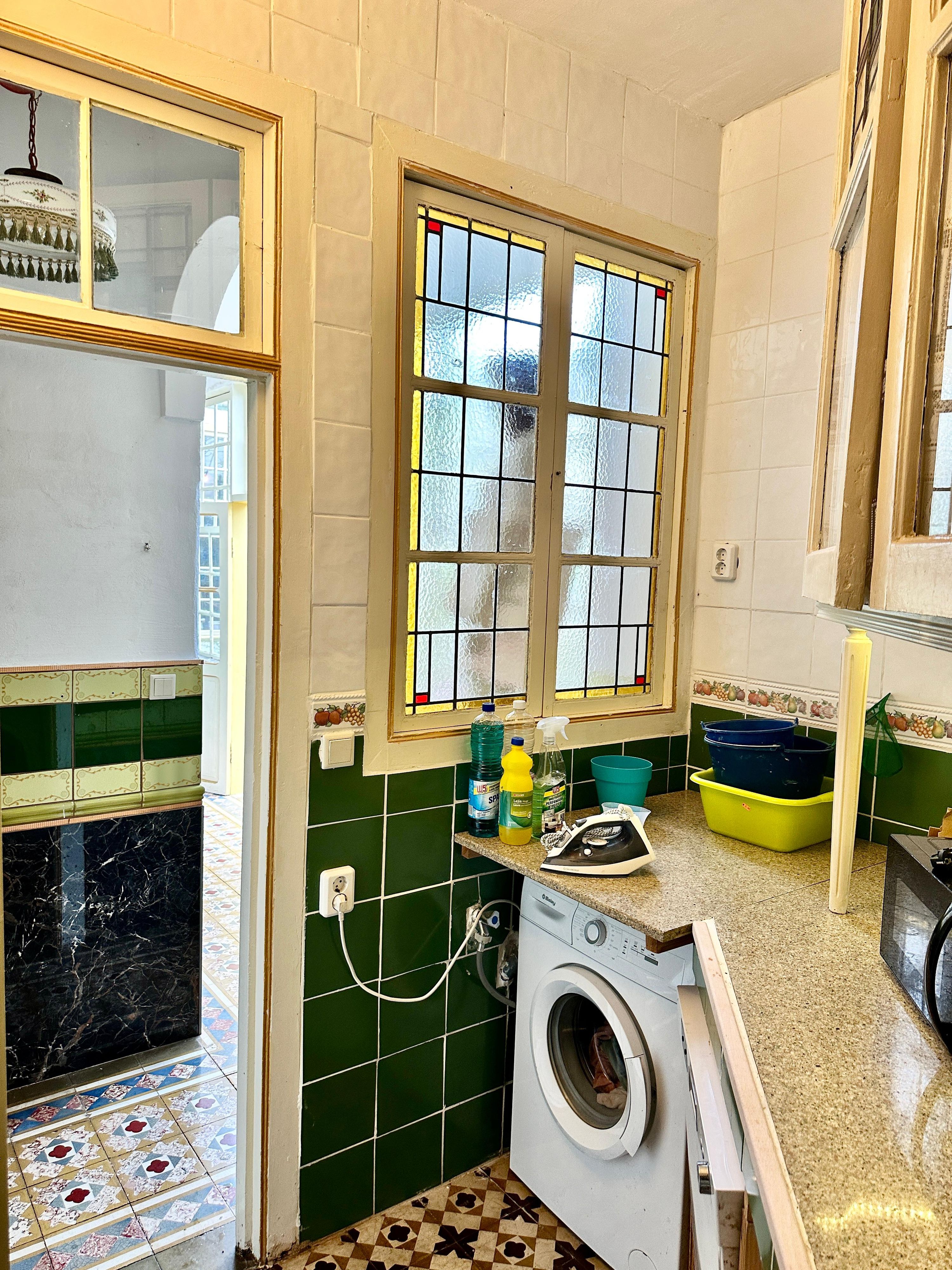 A Landmark Colonial Residence with Established Commercial Income — photo 8