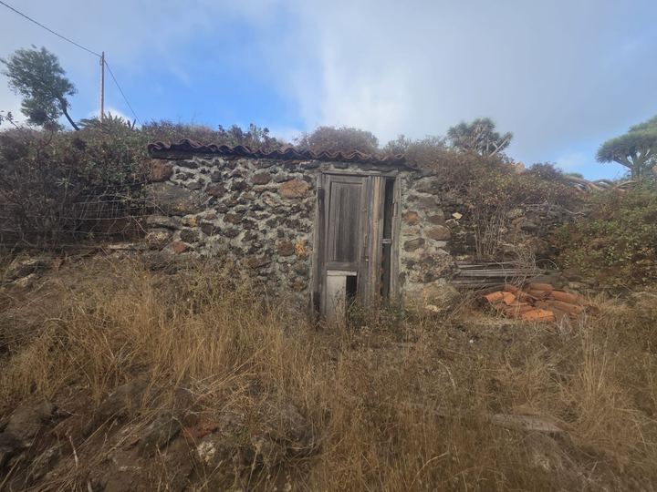 Finca Rural Con Dos Construcciones