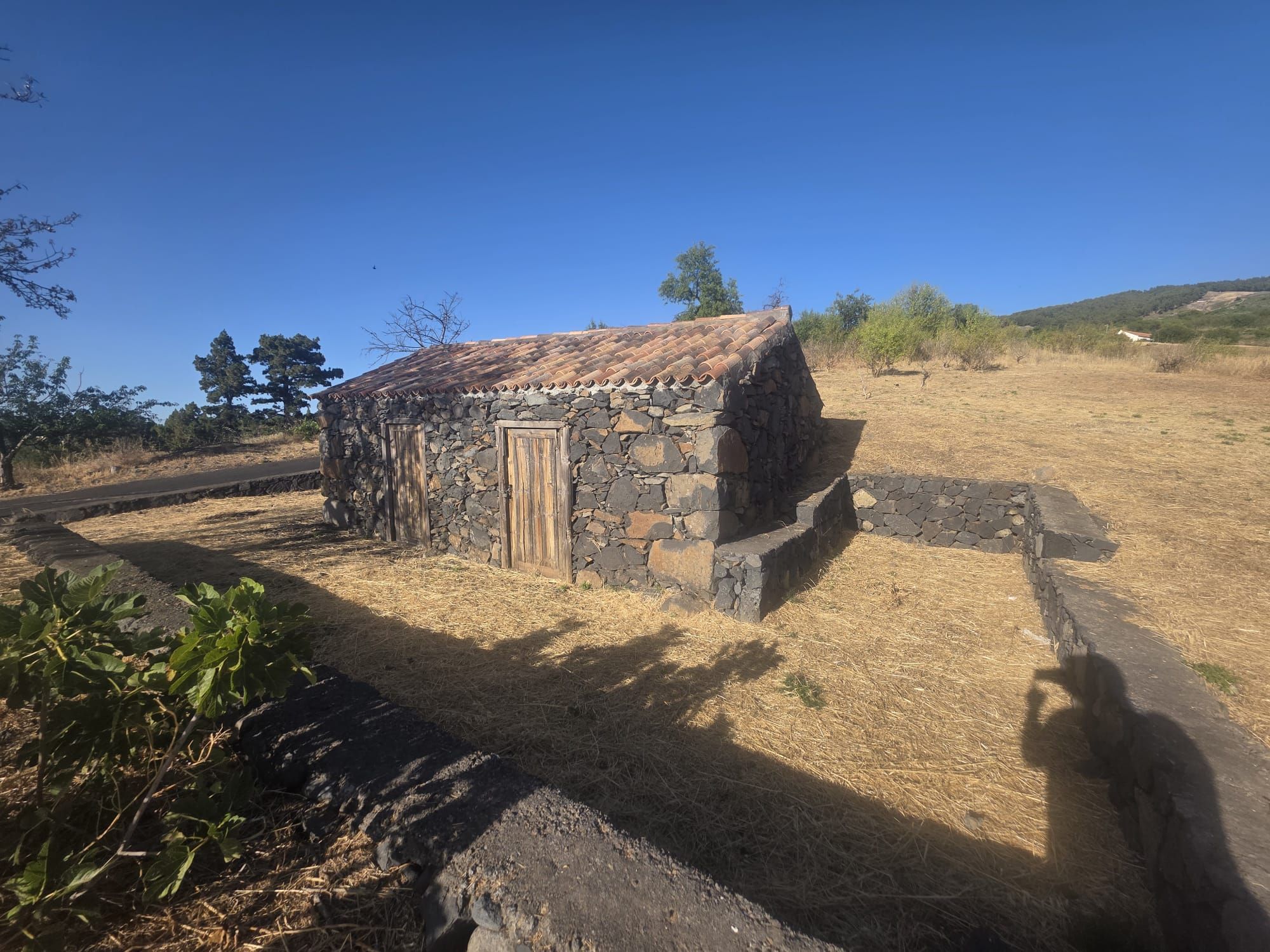Rural Estate with Traditional Stone Building — photo 3