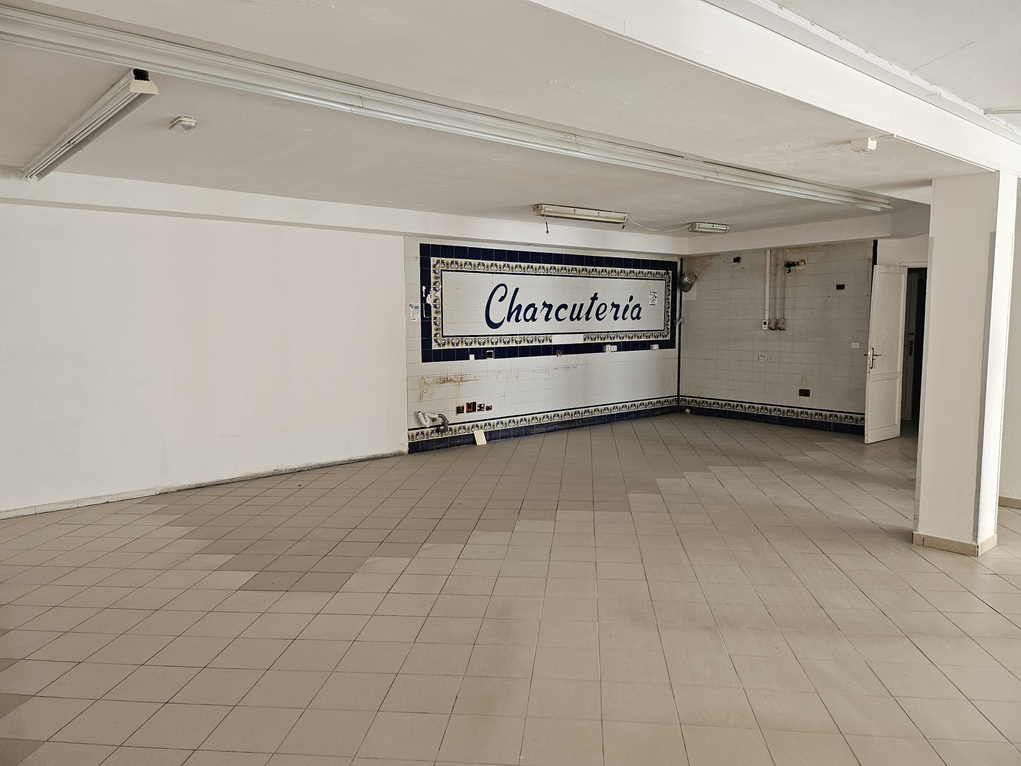 Local comercial en Los Cancajos con 215 m² y licencia de supermercado — photo 4