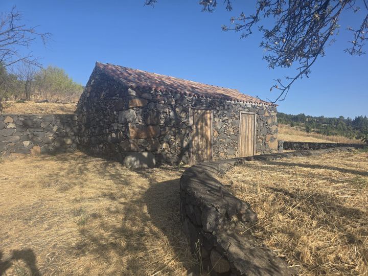 Finca rural con Construcción Tradicional de Piedra