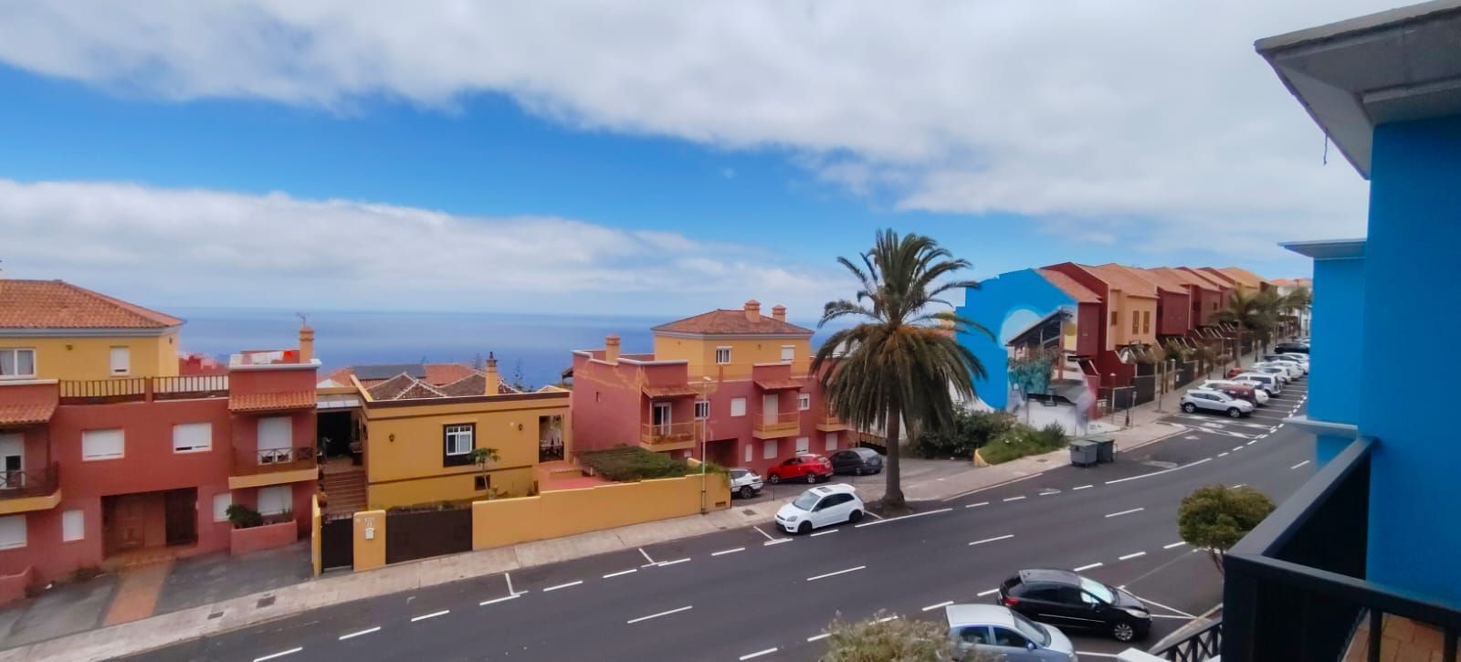 A Light-Filled Residence with Sea Views — photo 24