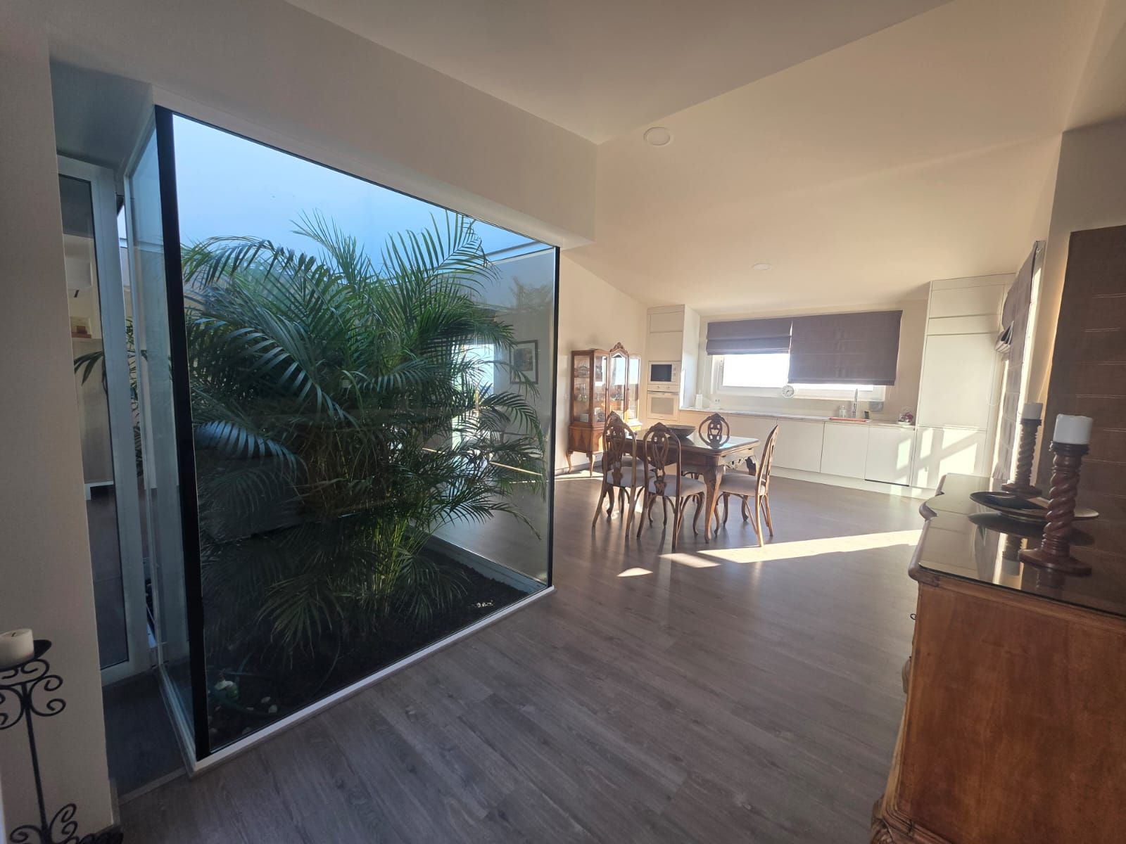 Contemporary Architectural Residence — photo 11