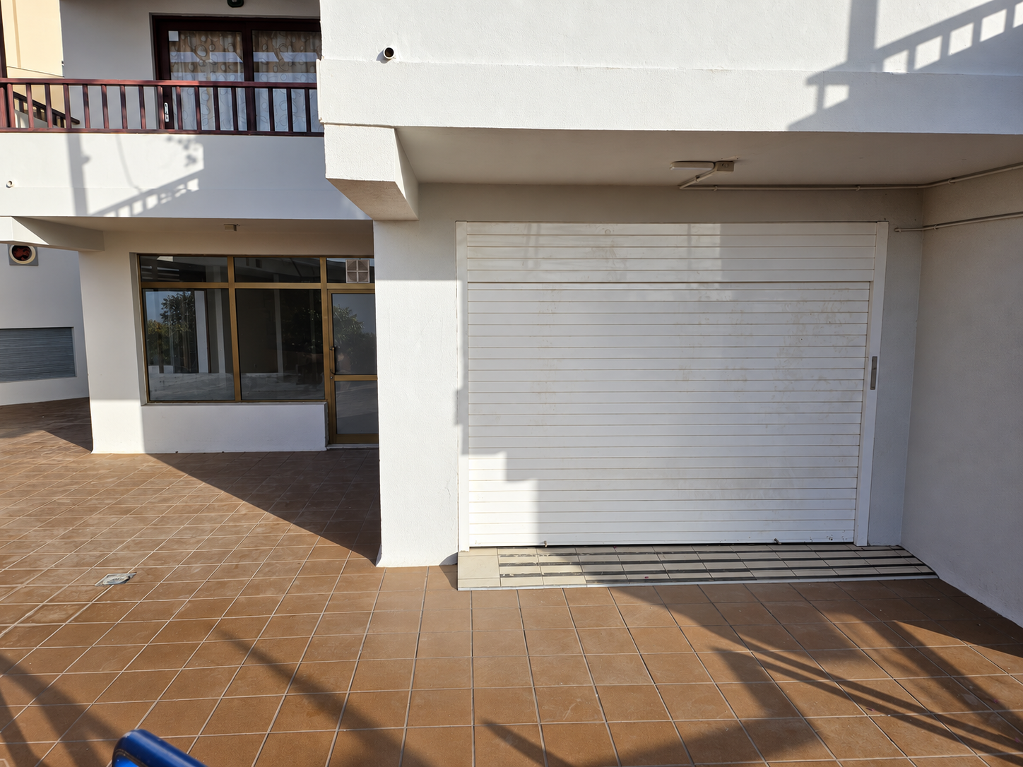 Local comercial en Los Cancajos con 215 m² y licencia de supermercado — photo 1