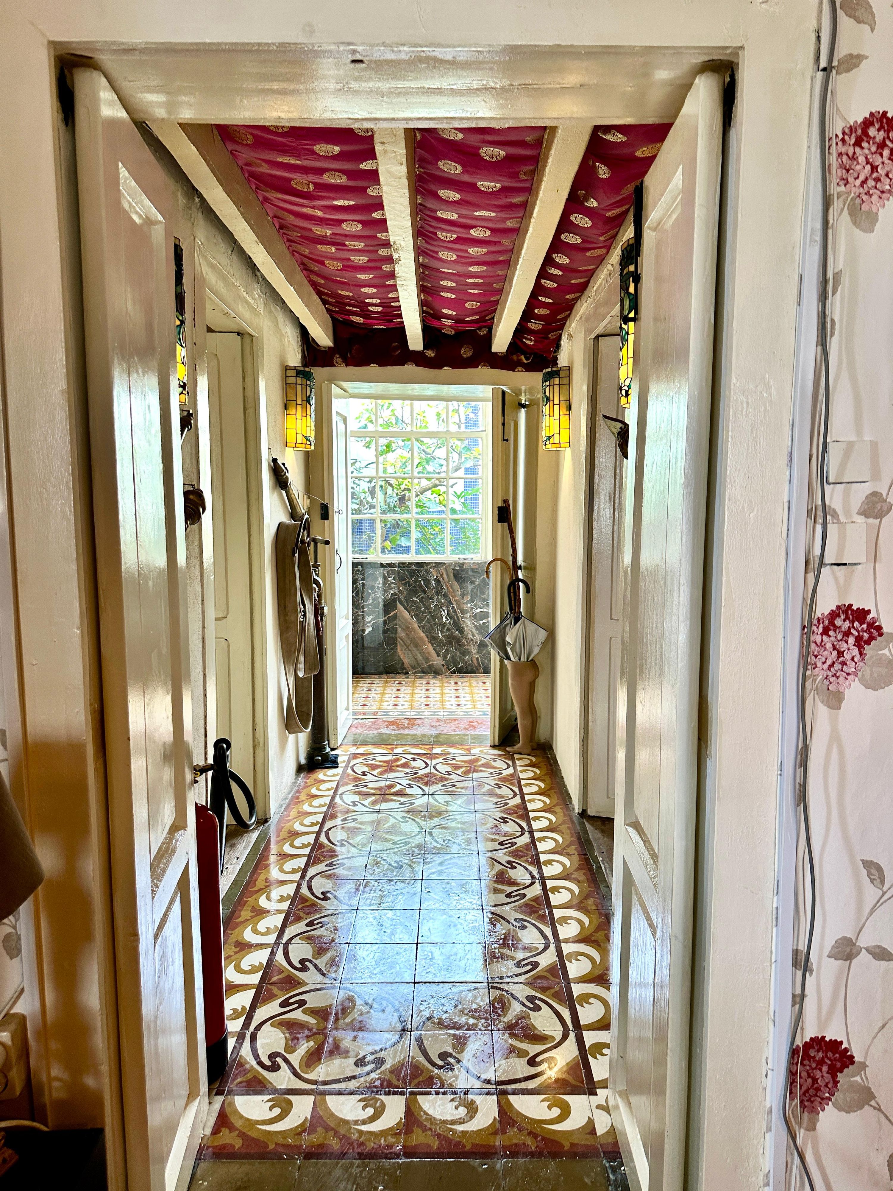  A Landmark Colonial Residence with Established Commercial Income — photo 4