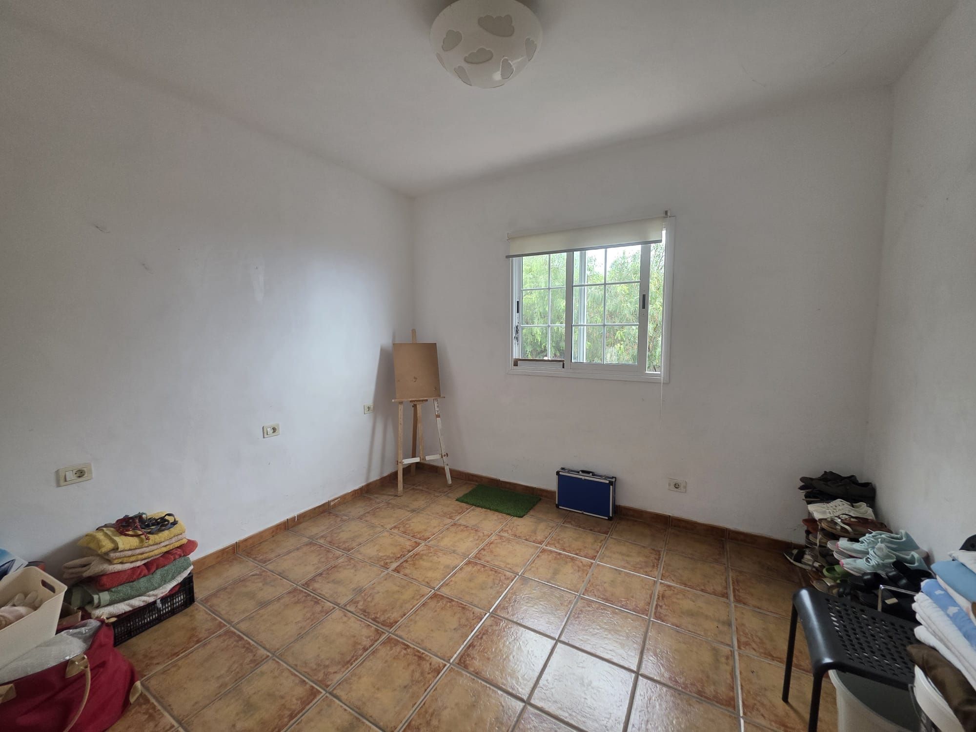 Residencia Privada con Casa de Invitados de Piedra Volcánica — photo 8